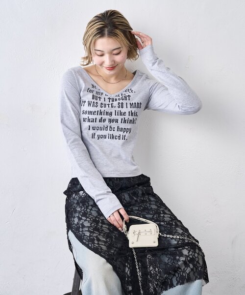 WHO'S WHO gallery(フーズフーギャラリー)の「メッセージVネックトップス(Tシャツ/カットソー・レディース・グレー/ブラック/ピンク/ホワイト・FREE)」の5枚目の写真