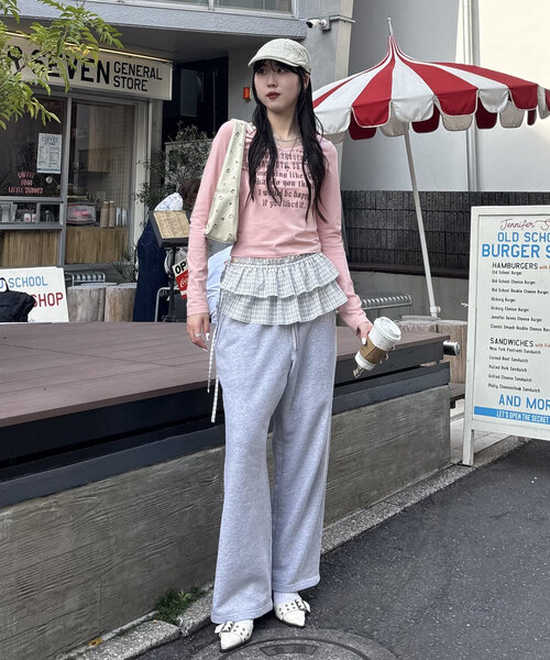 WHO'S WHO gallery(フーズフーギャラリー)の「メッセージVネックトップス(Tシャツ/カットソー・レディース・グレー/ブラック/ピンク/ホワイト・FREE)」の12枚目の写真