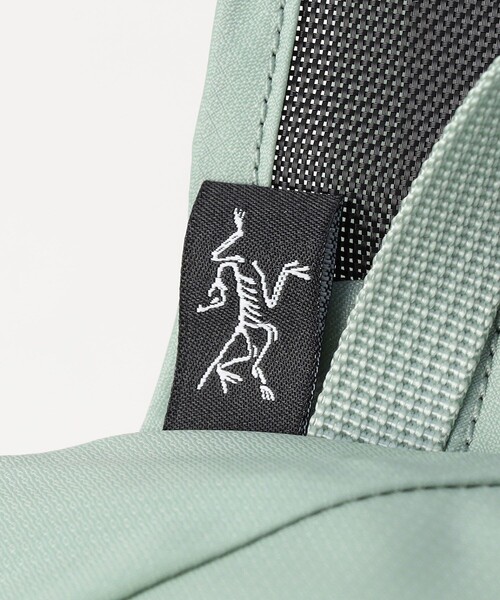 ARC'TERYX(アークテリクス)の「ARC'TERYX/アークテリクス Heliad 15L Backpack(バックパック/リュック・メンズ・グリーン/ブルー/ブラック・ONE SIZE)」の13枚目の写真