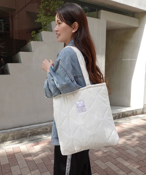 CORNERS（コーナーズ）の「キルティングトートバッグ（トートバッグ・レディース・オフホワイト/ブラック/ベージュ/グリーン/ブルー・FREE）」の2枚目の写真