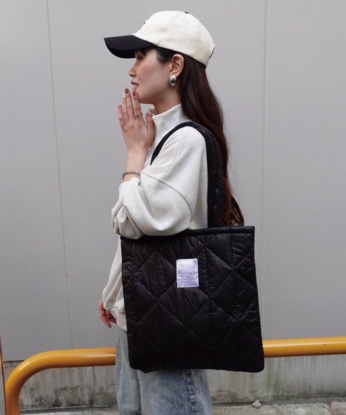 CORNERS（コーナーズ）の「キルティングトートバッグ（トートバッグ・レディース・オフホワイト/ブラック/ベージュ/グリーン/ブルー・FREE）」の10枚目の写真