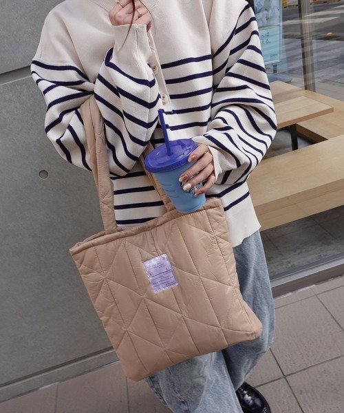 CORNERS（コーナーズ）の「キルティングトートバッグ（トートバッグ・レディース・オフホワイト/ブラック/ベージュ/グリーン/ブルー・FREE）」の11枚目の写真