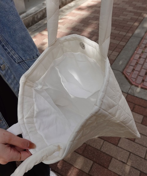 CORNERS（コーナーズ）の「キルティングトートバッグ（トートバッグ・レディース・オフホワイト/ブラック/ベージュ/グリーン/ブルー・FREE）」の18枚目の写真