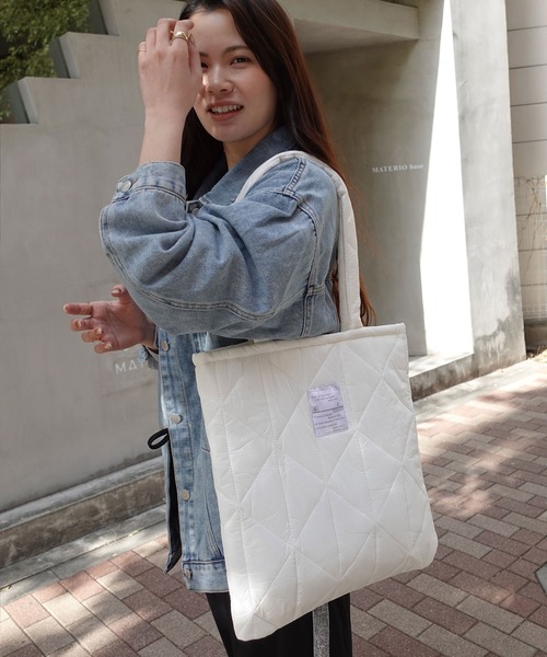 CORNERS（コーナーズ）の「キルティングトートバッグ（トートバッグ・レディース・オフホワイト/ブラック/ベージュ/グリーン/ブルー・FREE）」の19枚目の写真