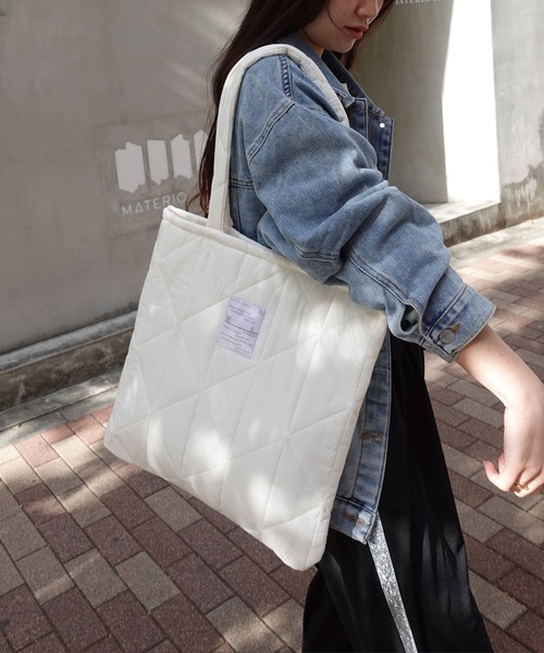 CORNERS（コーナーズ）の「キルティングトートバッグ（トートバッグ・レディース・オフホワイト/ブラック/ベージュ/グリーン/ブルー・FREE）」の20枚目の写真