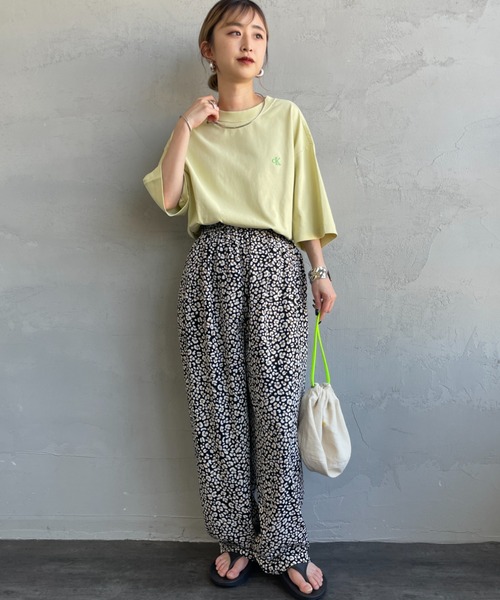 Calvin Klein（カルバン・クライン）の「[Calvin Klein/カルバンクライン] アーカイブ ワンポイントロゴ刺繍Tシャツ（Tシャツ/カットソー・レディース・クリーム/ブラック/ホワイト・S/M/L）」の8枚目の写真