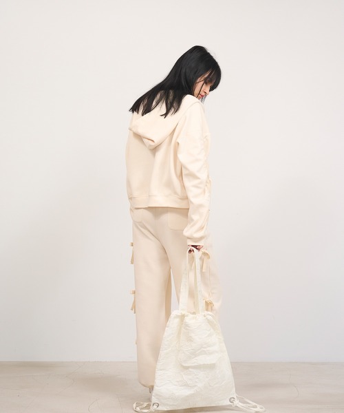 Nora Lily elle(ノラリリーエル)の「【Nora Lily】「elle」Line Gathering Sleeve Short Full zip Parka(パーカー・レディース・ヘザーグレー/オフホワイト/ブラック・FREE)」の12枚目の写真