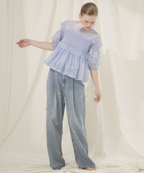 AND COUTURE（アンドクチュール）の「シアーシャーリングフリルブラウス（シャツ/ブラウス・レディース・オフホワイト/ブラック/ブルー・FREE）」の6枚目の写真