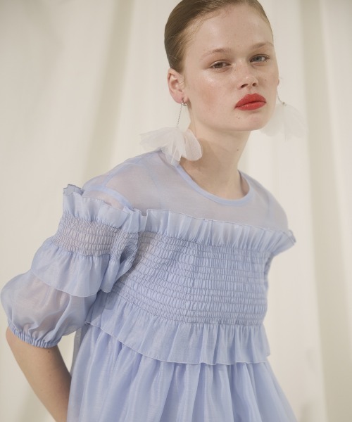 AND COUTURE（アンドクチュール）の「シアーシャーリングフリルブラウス（シャツ/ブラウス・レディース・オフホワイト/ブラック/ブルー・FREE）」の5枚目の写真