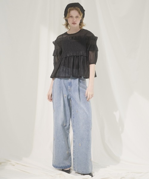 AND COUTURE（アンドクチュール）の「シアーシャーリングフリルブラウス（シャツ/ブラウス・レディース・オフホワイト/ブラック/ブルー・FREE）」の8枚目の写真