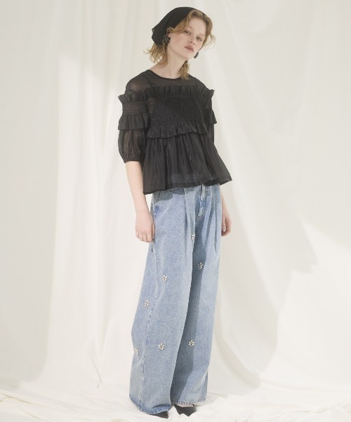 AND COUTURE（アンドクチュール）の「シアーシャーリングフリルブラウス（シャツ/ブラウス・レディース・オフホワイト/ブラック/ブルー・FREE）」の9枚目の写真