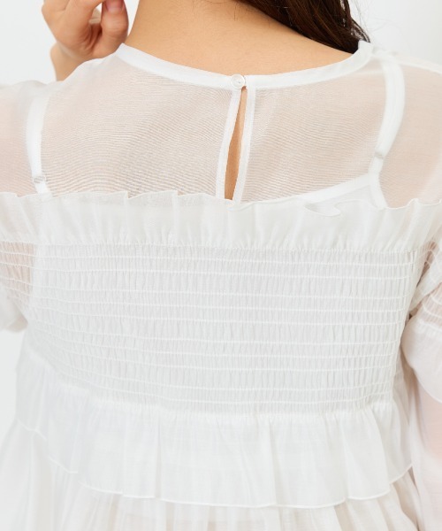 AND COUTURE（アンドクチュール）の「シアーシャーリングフリルブラウス（シャツ/ブラウス・レディース・オフホワイト/ブラック/ブルー・FREE）」の17枚目の写真