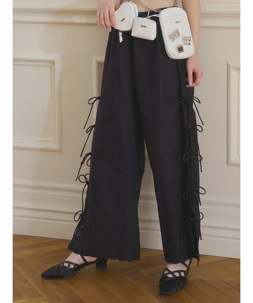 FURFUR(ファーファー)の「カットワーク刺繍リボンパンツ(その他パンツ・レディース・ブラック/ホワイト/ブルー・FREE)」の12枚目の写真