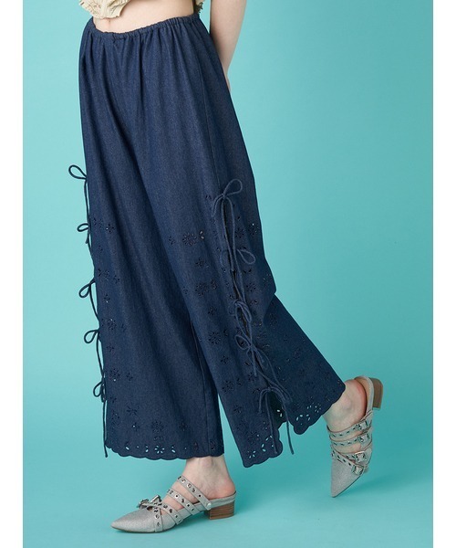 FURFUR(ファーファー)の「カットワーク刺繍リボンパンツ(その他パンツ・レディース・ブラック/ホワイト/ブルー・FREE)」の6枚目の写真