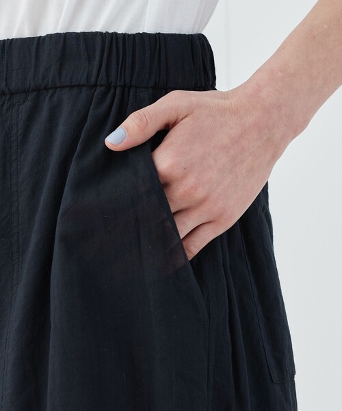 GALERIE VIE(ギャルリー ヴィー)の「インドコットン イージーワイドパンツ(その他パンツ・レディース・ネイビー/グレー/チャコールグレー/ホワイト・36/32)」の11枚目の写真