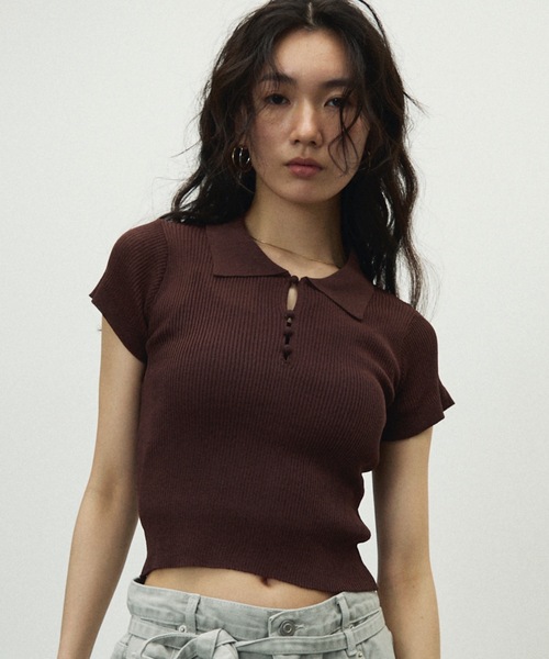 Lutim by u(ルチバイユー)の「Sherbet Touch Polo Collar Random Rib Tops / シャーベットタッチポロ襟ランダムリブトップス(Tシャツ/カットソー・レディース・チャコールグレー/アイボリー/ブラウン/レッド/ブラック/モカ/ミント/ナチュラル/ブラック×ホワイト・FREE)」の5枚目の写真