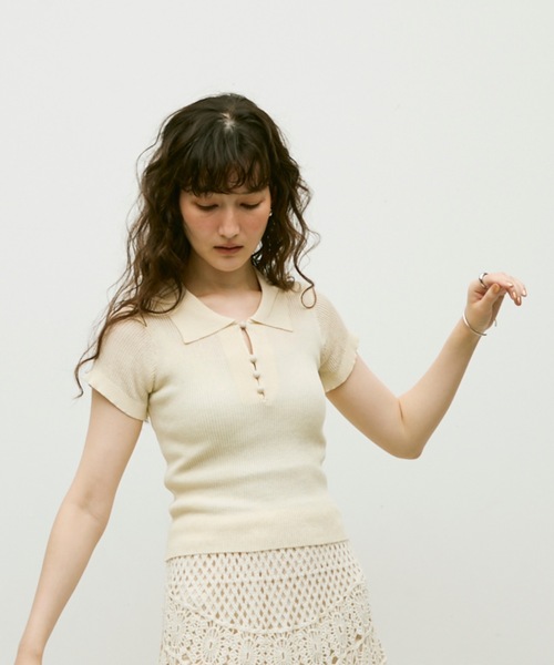 Lutim by u(ルチバイユー)の「Sherbet Touch Polo Collar Random Rib Tops / シャーベットタッチポロ襟ランダムリブトップス(Tシャツ/カットソー・レディース・チャコールグレー/アイボリー/ブラウン/レッド/ブラック/モカ/ミント/ナチュラル/ブラック×ホワイト・FREE)」の13枚目の写真