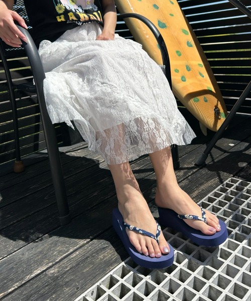 Loco Ocean(ロコオーシャン)の「フラワー鼻緒 厚底 サンダル(サンダル・レディース・ブラック/ネイビー・38/39/36/37)」の11枚目の写真