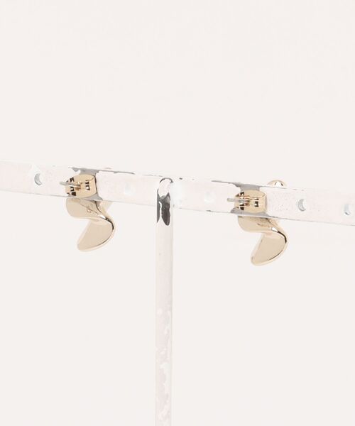 mysty woman(ミスティウーマン)の「プチウェーブピアス 495871(ピアス(両耳用)・レディース・シルバー/ゴールド・FREE)」の8枚目の写真