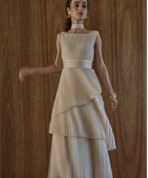 ERADIE(エラディエ)の「Pleated tiered dress プリーツティアードドレス(ワンピース・レディース・アイボリー/ブラック・FREE)」の9枚目の写真