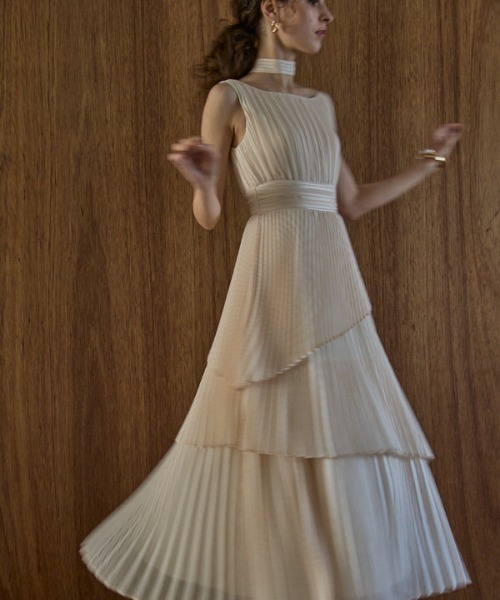 ERADIE(エラディエ)の「Pleated tiered dress プリーツティアードドレス(ワンピース・レディース・アイボリー/ブラック・FREE)」の7枚目の写真