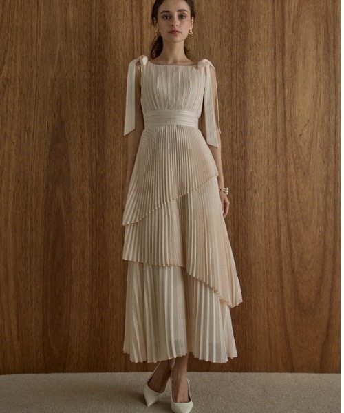 ERADIE(エラディエ)の「Pleated tiered dress プリーツティアードドレス(ワンピース・レディース・アイボリー/ブラック・FREE)」の14枚目の写真