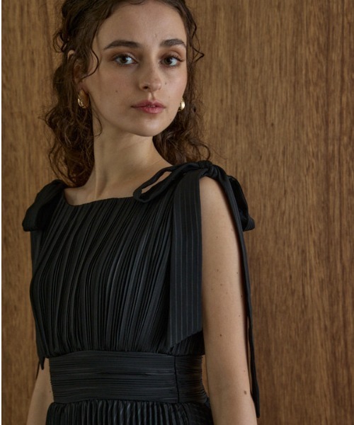 Pleated tiered dress プリーツティアードドレス（ワンピース