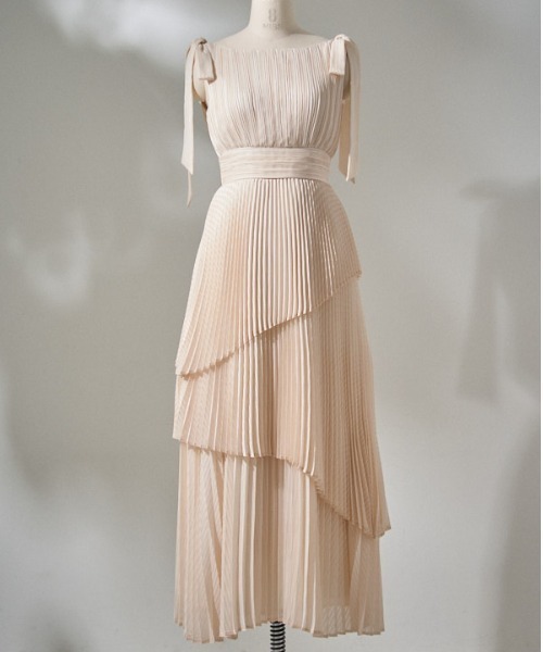 ERADIE(エラディエ)の「Pleated tiered dress プリーツティアードドレス(ワンピース・レディース・アイボリー/ブラック・FREE)」の21枚目の写真