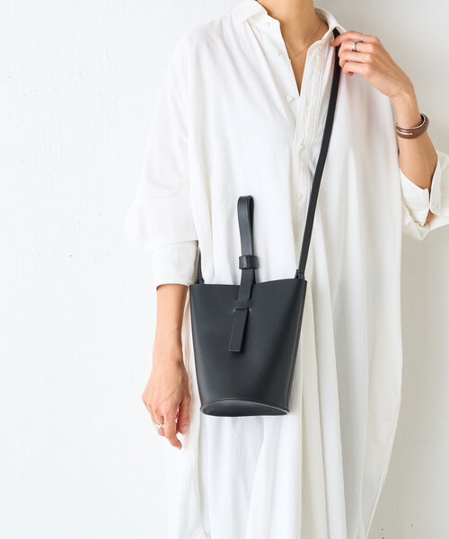 BEARDSLEY（ビアズリー）の「《ARRHE STUDIO》シリンダートートバッグ（トートバッグ・レディース・ブラック・FREE）」の10枚目の写真