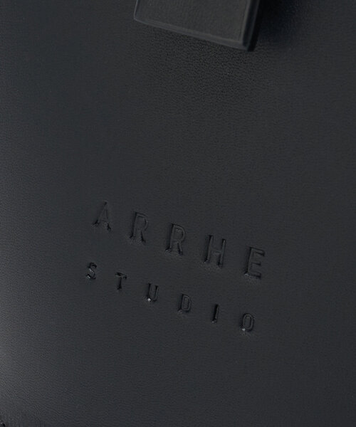 BEARDSLEY（ビアズリー）の「《ARRHE STUDIO》シリンダートートバッグ（トートバッグ・レディース・ブラック・FREE）」の2枚目の写真