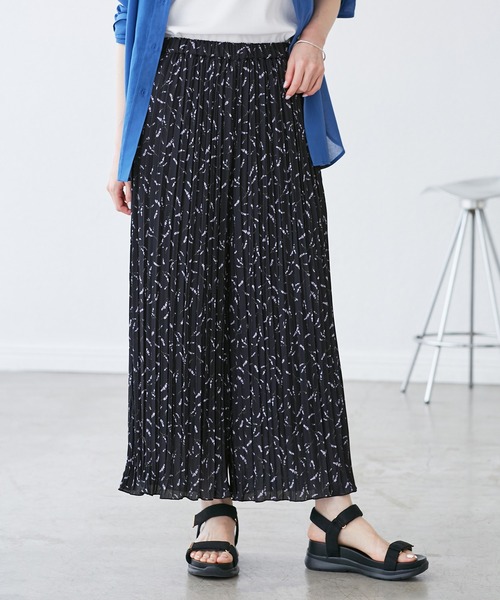 ROPE' PICNIC（ロペピクニック）の「ガーデンフラワープリーツパンツ/リンクコーデ（その他パンツ・レディース・ブルー系その他/ホワイト系その他・36/38）」の2枚目の写真