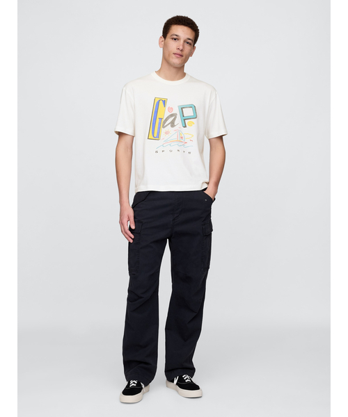 GAP（ギャップ）の「クロップド GAPロゴTシャツ(ユニセックス)（Tシャツ/カットソー・メンズ・オフホワイト・XL/XS/S/M/L）」の12枚目の写真