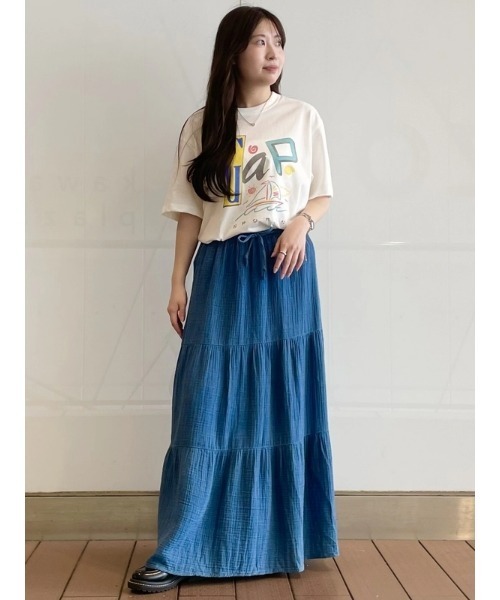 GAP（ギャップ）の「クロップド GAPロゴTシャツ(ユニセックス)（Tシャツ/カットソー・メンズ・オフホワイト・XL/XS/S/M/L）」の7枚目の写真