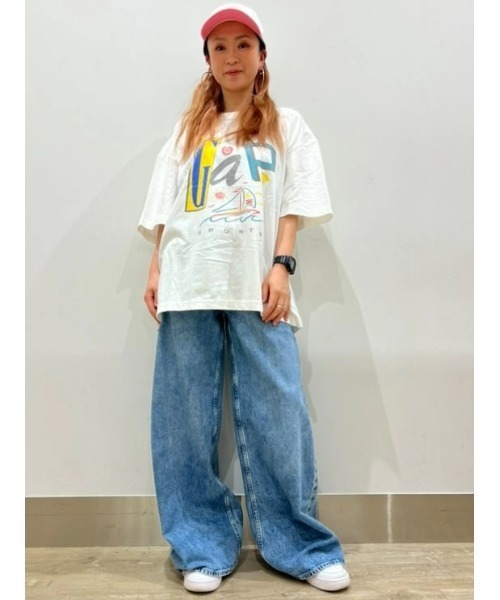 GAP（ギャップ）の「クロップド GAPロゴTシャツ(ユニセックス)（Tシャツ/カットソー・メンズ・オフホワイト・XL/XS/S/M/L）」の10枚目の写真