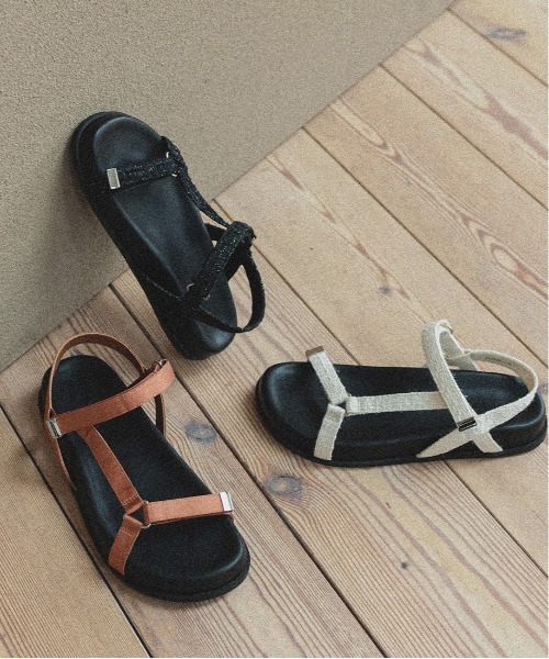 A de Vivre(アドゥヴィーヴル)の「サステナブル フットベッドベルトサンダル(サンダル・レディース・オレンジ/アイボリー/ブラック・L/S/M/LL)」の13枚目の写真