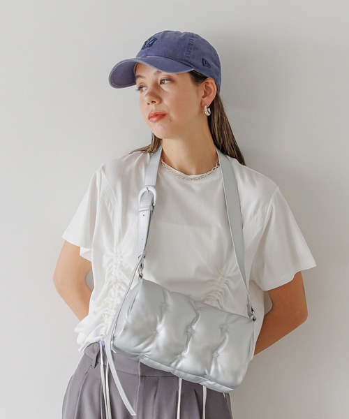 BAYFLOW(ベイフロー)の「スターキルトショルダー(ショルダーバッグ・レディース・シルバー/ブラック・FREE)」の2枚目の写真