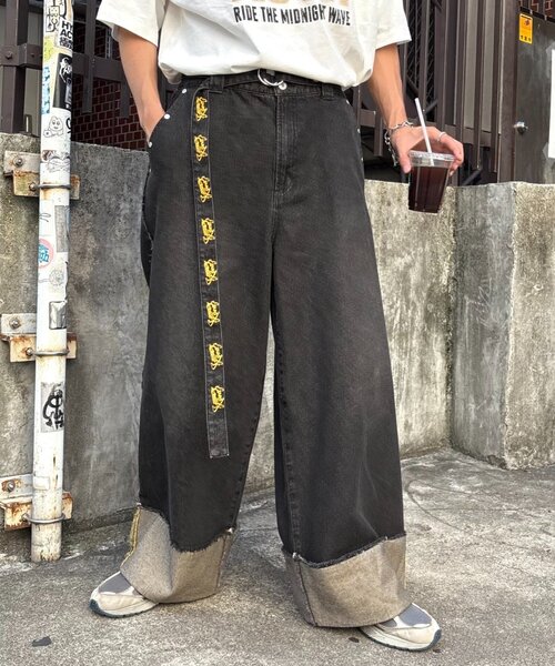 SOUNDSGOOOOD（サウンズグッド）の「【SOUNDS GOOOOD】ロールアップフリンジワイドパンツ（デニムパンツ・メンズ・ブラック/パープル・ONE SIZE）」の2枚目の写真