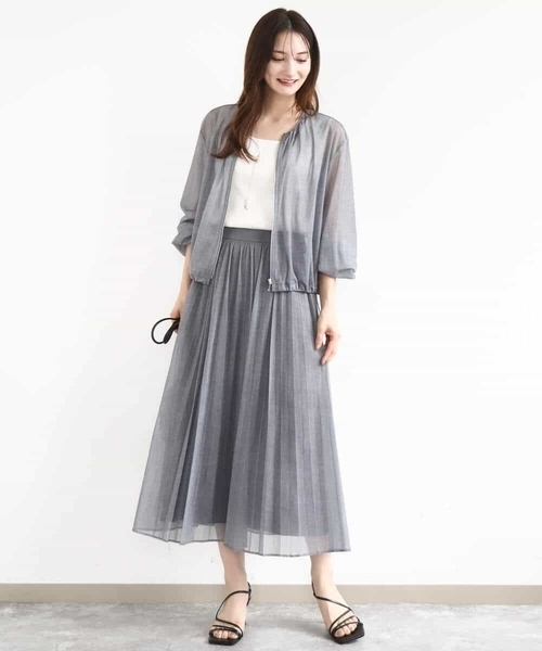 MK MICHEL KLEIN（エムケーミッシェルクラン）の「デニム調シアープリーツスカート/洗える（スカート・レディース・ライトグレー/ネイビー・38）」の4枚目の写真