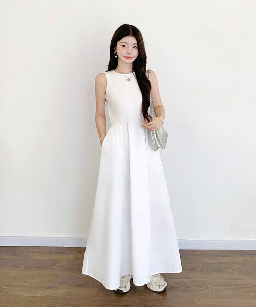 by LEGNA(バイレグナ)の「【選べる2タイプ】撥水加工ドッキングワンピース 半袖/ノースリーブ(ワンピース・レディース・ホワイト/ブラック系1/ブラック×ホワイト/ブラック系2/ブラック/ホワイト系1/ベージュ/ダークブラウン/ベージュ系/ブラウン系/ホワイト系その他2/ホワイト系その他・LARGE/MEDIUM)」の5枚目の写真
