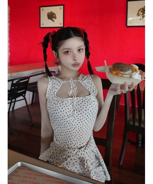 Darich(ダーリッチ)の「フロントオープンフローラルミニワンピース(ワンピース・レディース・ブラック/グレー/ホワイト・FREE/FL)」の10枚目の写真