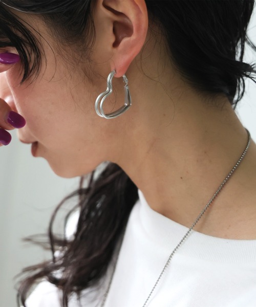 antiqua(アンティカ)の「ハート フープピアス(ピアス(両耳用)・レディース・ブラック系その他/シルバー系その他・FREE)」の6枚目の写真