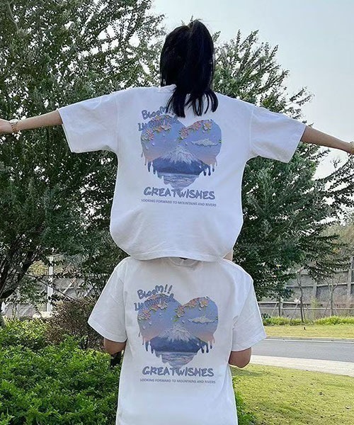 gossip!ロサンゼルス(ゴシップロサンゼルス)の「背面ハート富士山プリント オーバーサイズ半袖 T シャツ ユニセックス カップルコーデ レディース メンズ 夏トップス(Tシャツ/カットソー・レディース・ホワイト/ブラック・S/L/M/XL)」の1枚目の写真