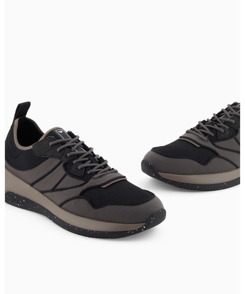 EMPORIO ARMANI（エンポリオアルマーニ）の「【エンポリオ アルマーニ】Travel Essentials ニットスニーカー（スニーカー・メンズ・チャコールグレー×ブラック・9/8.5/8/7.5/7/6.5/6）」の2枚目の写真