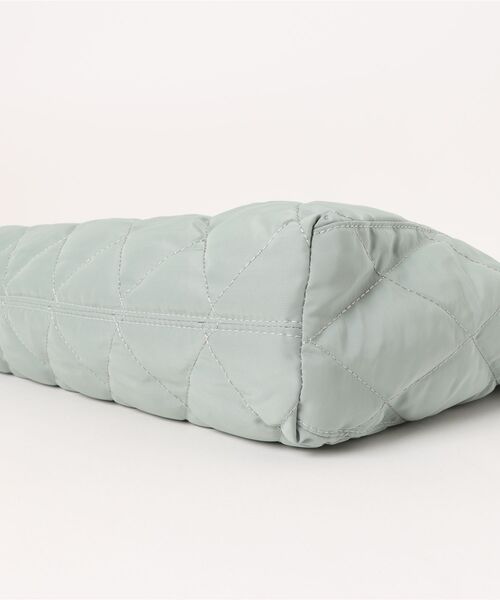 Q(キュー)の「ナイロンキルトチェーントート(トートバッグ・レディース・グレー/ライトグリーン・ONE SIZE)」の15枚目の写真