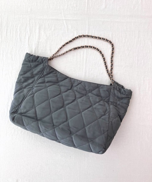 Q(キュー)の「ナイロンキルトチェーントート(トートバッグ・レディース・グレー/ライトグリーン・ONE SIZE)」の11枚目の写真