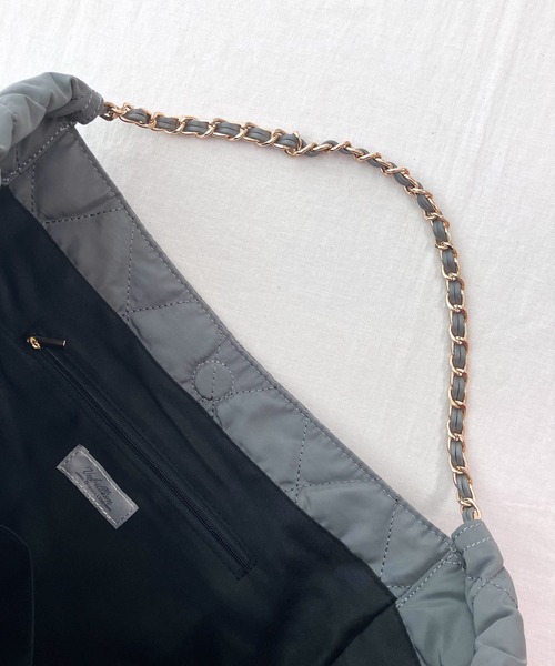 Q(キュー)の「ナイロンキルトチェーントート(トートバッグ・レディース・グレー/ライトグリーン・ONE SIZE)」の9枚目の写真