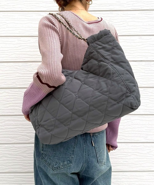 Q(キュー)の「ナイロンキルトチェーントート(トートバッグ・レディース・グレー/ライトグリーン・ONE SIZE)」の5枚目の写真