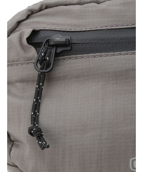 emmi（エミ）の「【emmi×KEEN】RECYCLE NYLON HIPBAG（ボディバッグ/ウエストポーチ・レディース・グレー・F）」の10枚目の写真