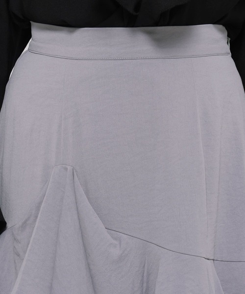 mysty woman(ミスティウーマン)の「アシメティアードスカート2 582501(スカート・レディース・オフホワイト/グレイッシュブルー/ブラック・FREE)」の13枚目の写真