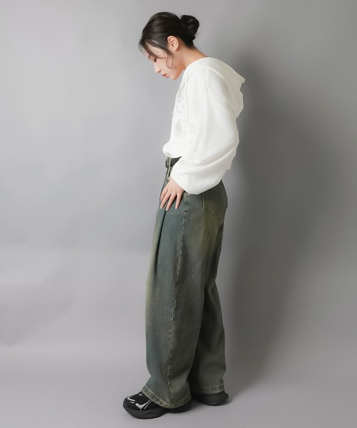 SPINNS（スピンズ）の「キラ盛れラインストーン☆彡Wジップショートパーカー/ラインストーン筆記体ロゴ（パーカー・レディース・ブラック/ピンク/杢グレー/オフホワイト・ONESIZE）」の17枚目の写真